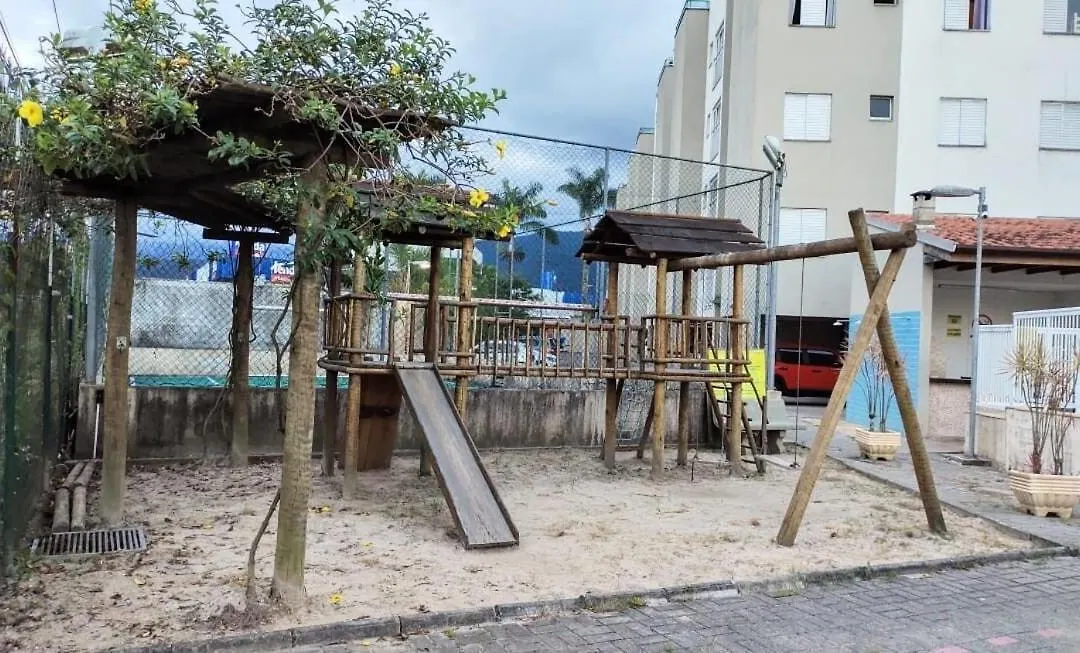 Apartamento com piscina churrasqueira em Ubatuba-1